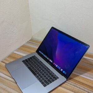 MacBook Pro avec touch bar Core i7 2019